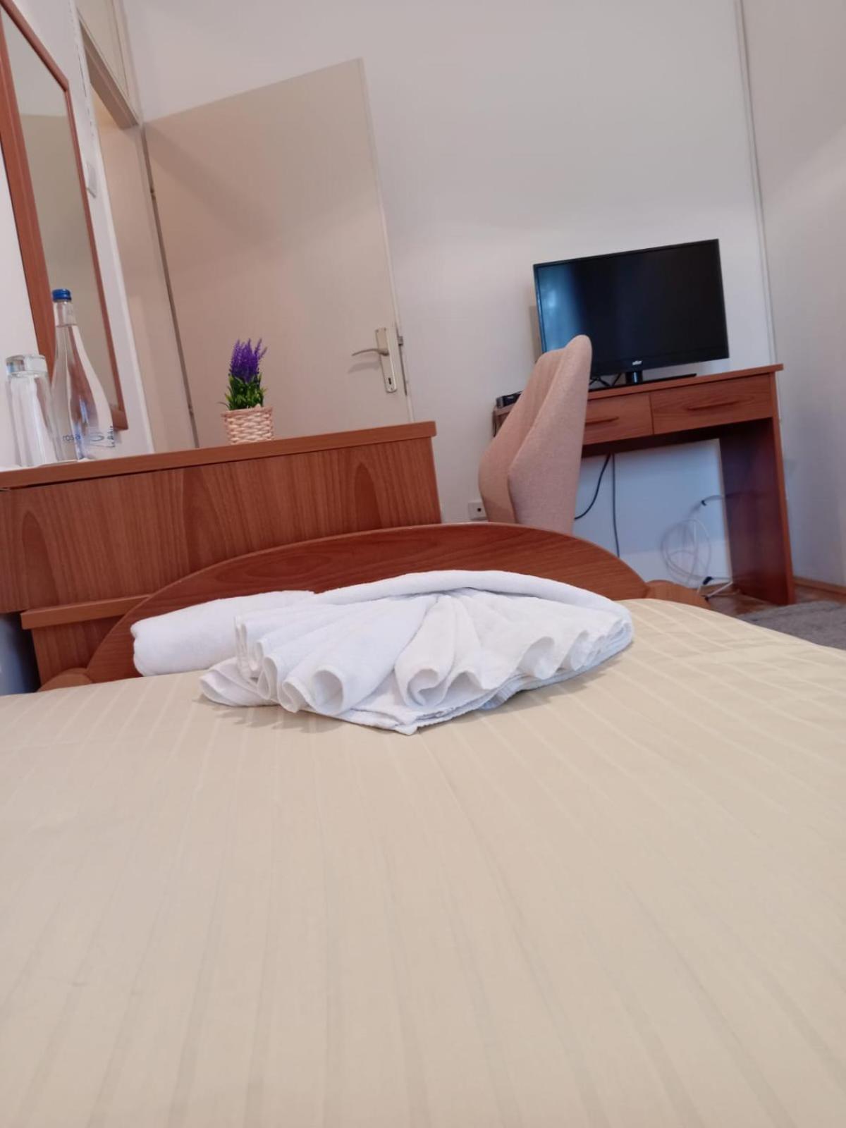 Hotel Vlasina - Vlasinsko Jezero Vlasina Rid Eksteriør billede